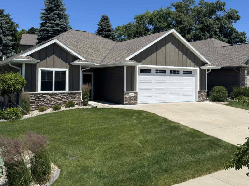 3346 Stone Ridge Dr, Green Bay, WI 54313